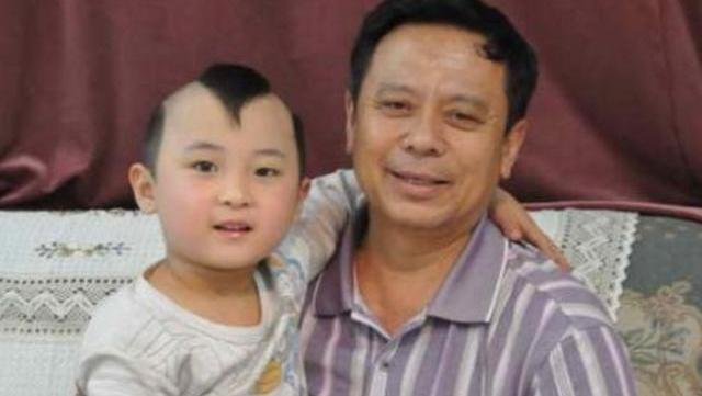 当初红遍大半中国的“年画娃娃”，已离开8年，唯一妹妹近况如何？