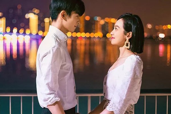 现在年下男很流行，你认为和年下男生谈恋爱感觉如何？