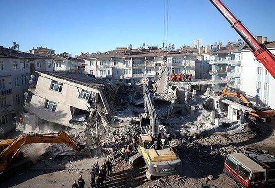 在城市碰到里氏震级8.0级那样的大地震，对25层以上的建筑有影响吗？