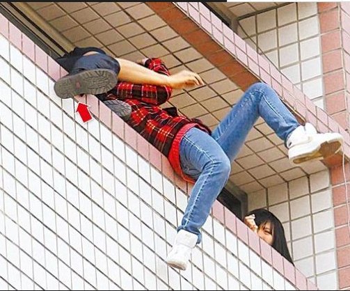 厦门一高校通报学生宿舍坠楼，是什么让她作出了如此举动？