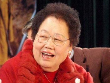 陈丽华已立好遗嘱，公开500亿如何分配，迟重瑞伤了心，究竟是怎么回事？