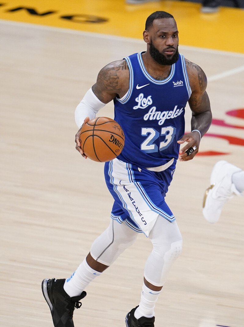 转身就走，为何詹姆斯拒绝和欧文握手？