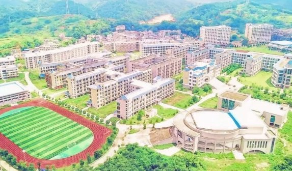 平果三中和百色民高那个更好