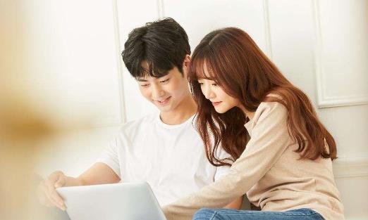 男朋友和前女友同居过，我该怎么办？