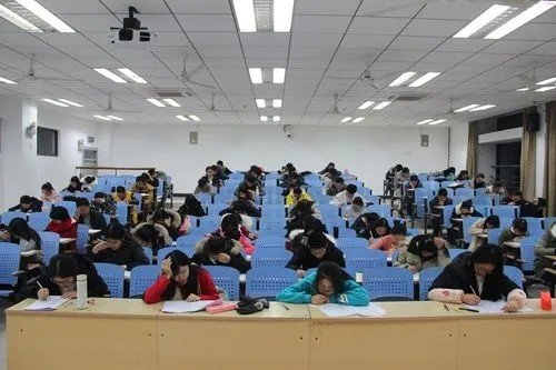 四级英语考试需要带些什么东西啊？