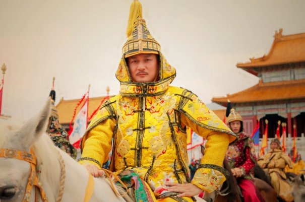 为何刚开始康熙非常宠爱良妃，后来却骂她为贱妇？