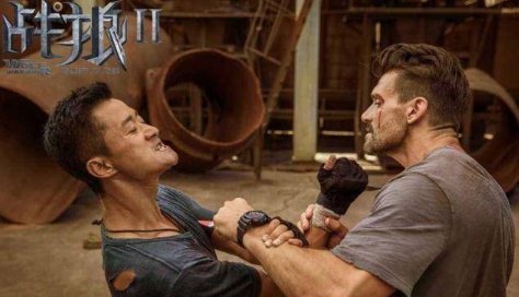 吴京拍戏遭遇意外，面对山洪处变不惊，网友大喊别把自己当战狼，有多敬业？