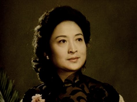 绣红旗歌词的全部。