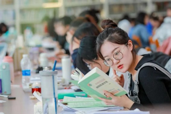 如何在网上查询考研报名信息啊？