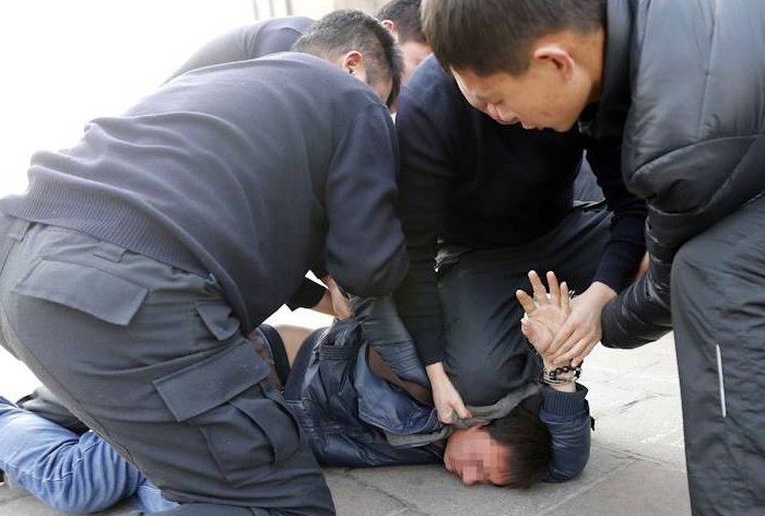 浙江一名男子P图篡改3孩政策引发争议,警方对其进行了什么处罚?