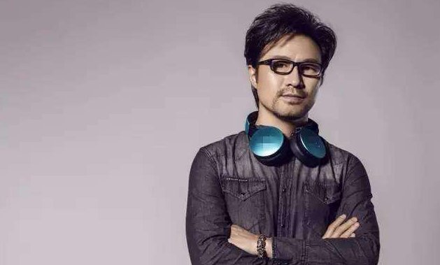 寻一首歌 歌词有句是只有破木吉他