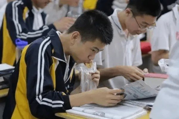 2022年秋季中小学开学时间？