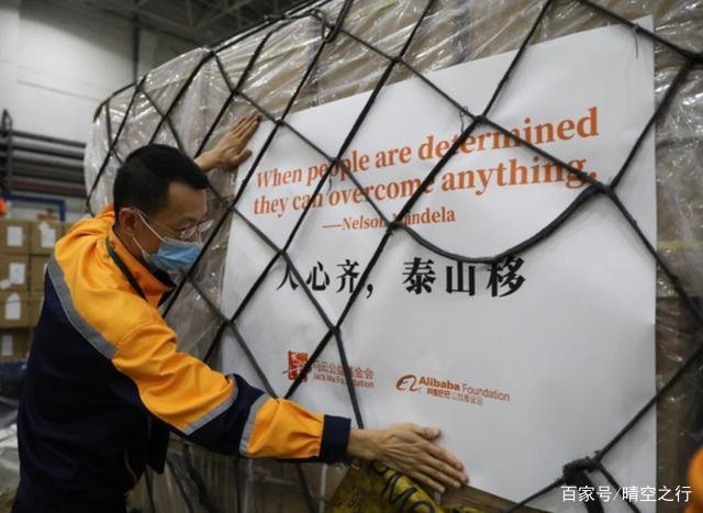 马云第3批非洲物资到位，印度警察为什么要给大象戴口罩？
