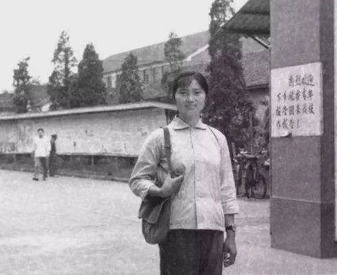 钟南山的笑，李兰娟的伞，这些老爱情你读懂了哪些？