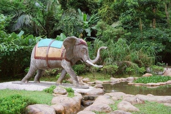 一头大象重多少