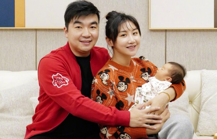 何雯娜老公是做什么的