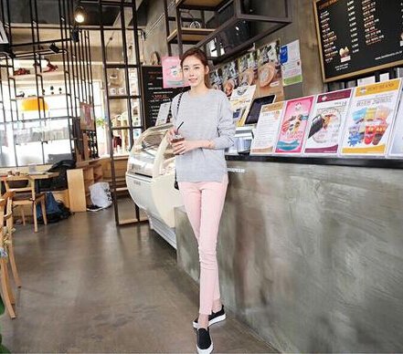 各位潮人，这条糖果色裤子怎么搭配