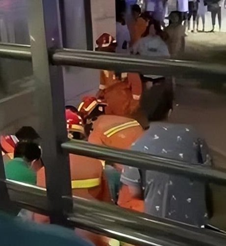 厦门一高校通报学生宿舍坠楼，是什么让她作出了如此举动？