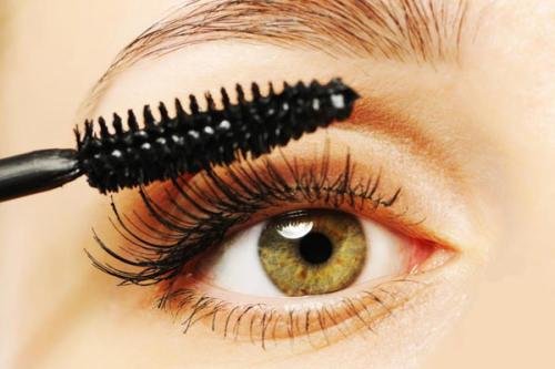 通过观察，大多数上眼皮上的眼毛都比下眼皮的多，究竟为什么？