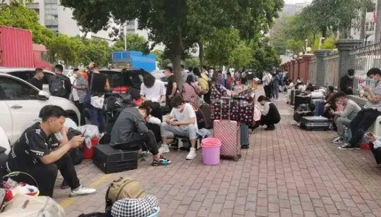 广东一27岁“娃娃脸”小伙想进厂打工却一直无果，长相会影响到工作吗？