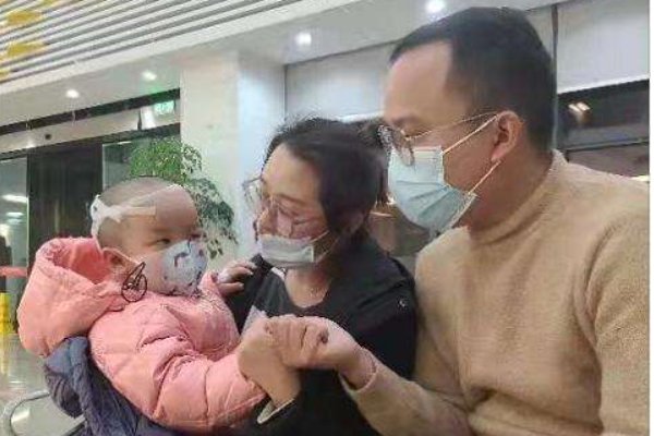 3年前勇接坠楼男童的杭州孕妇的女儿患肿瘤，网友给其送上了怎样的帮助？