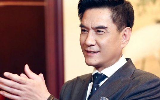 开会期间想去卫生间，但领导此时正在发火，到底该怎么办？