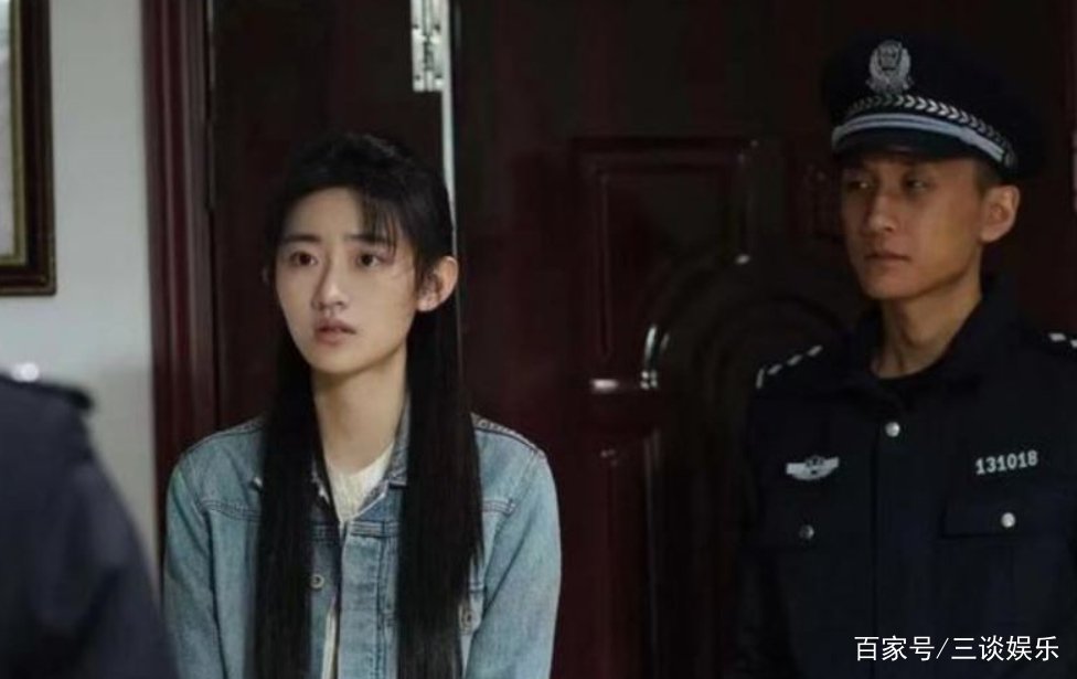 《扫黑风暴》里面，为什么孙兴要让徐英子用牙齿抵住大理石茶几？