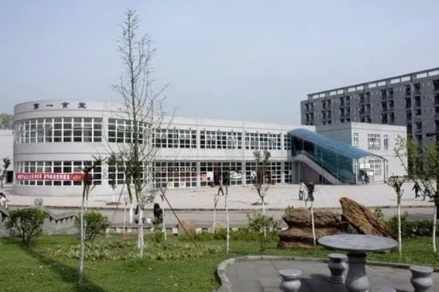 重庆城市科技学院收费标准