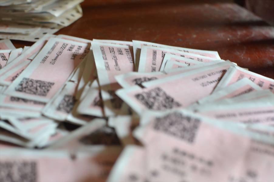 养女打工救绝症养父亲闺女为何只给1000元？