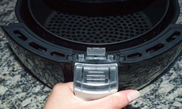 空气炸锅炸薯条要放油吗？