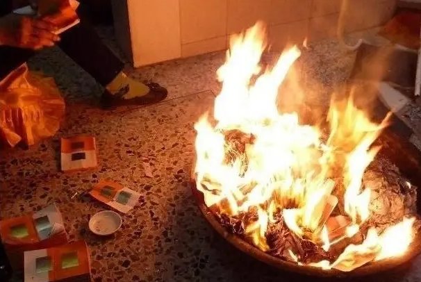 “做法事”要烧真钱？夫妻档“大师”两年骗了100余万！他们如何行骗的？