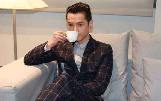 开会期间想去卫生间，但领导此时正在发火，到底该怎么办？