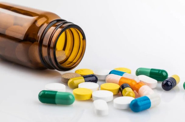 药的拼音和部首？