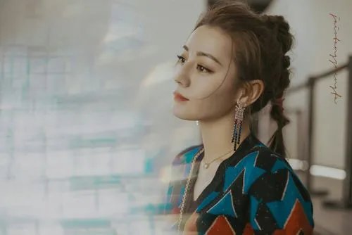 《与君初相识》：迪丽热巴再演九尾狐，她对这样的角色是否更得心应手？