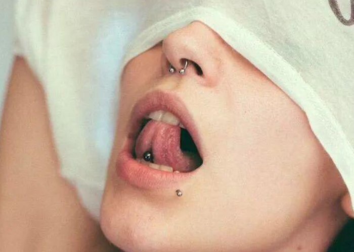 女人为什么要打舌钉？