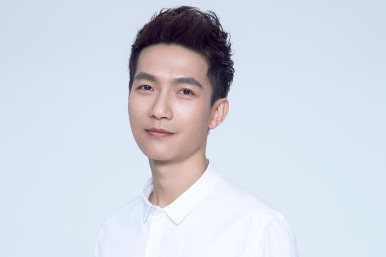 爱上女主播主题歌