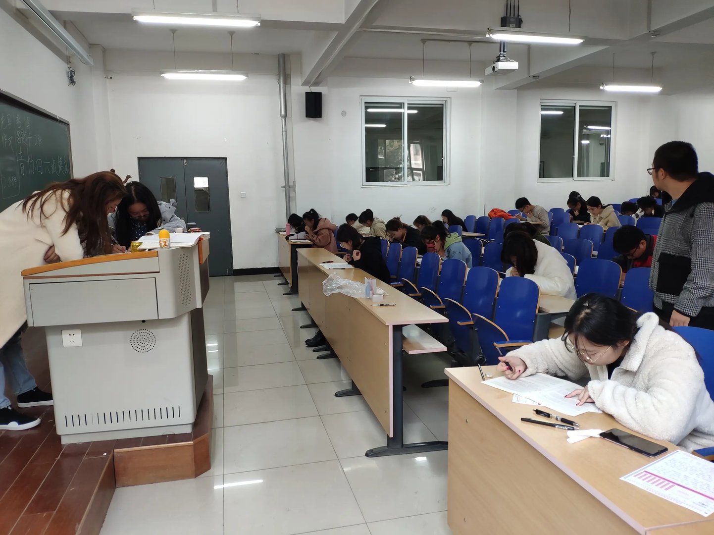 大学四六级的考试时间是一样的吗？