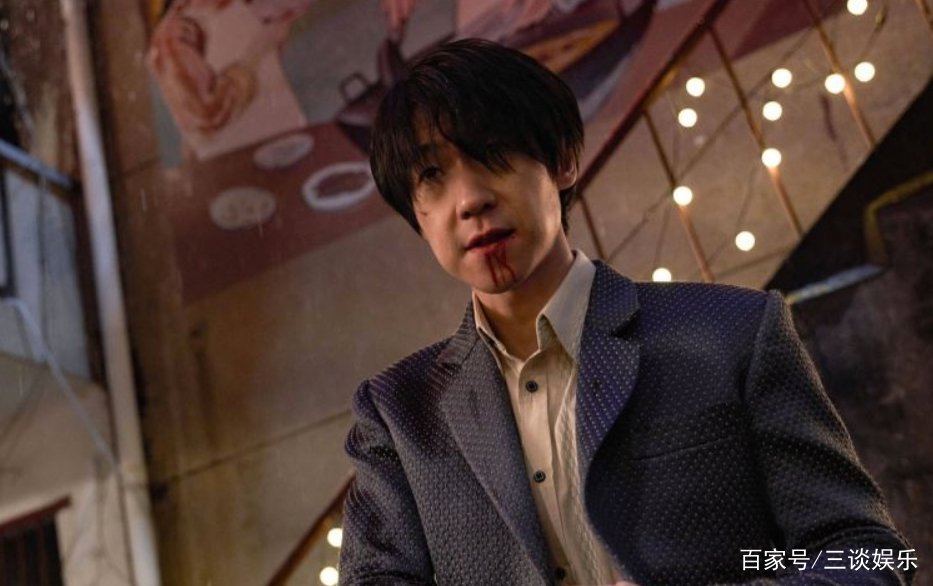 《扫黑风暴》里面，为什么孙兴要让徐英子用牙齿抵住大理石茶几？