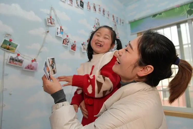 女儿拍下7000张妈妈辛勤工作照，女儿这一行为有什么意义？