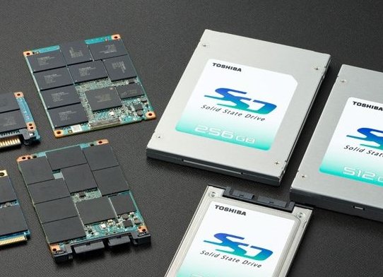 固态硬盘的接口需要插电源吗？