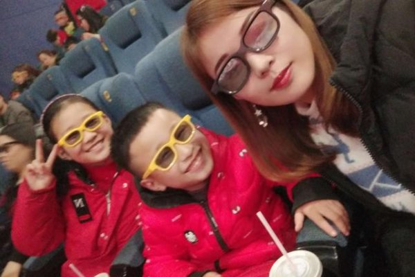 弟弟为什么总是盯着我看？