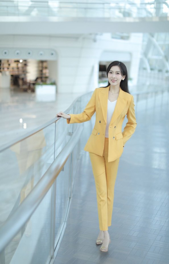 风云对话主持人换人了吗