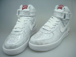 请大家帮我辨别一下耐克空军一号344080-111的真假