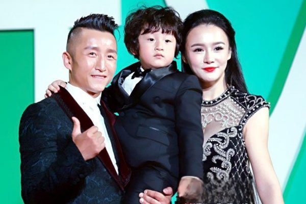 冉莹颖的胸是真的吗 怎么长得这么大，气球一样