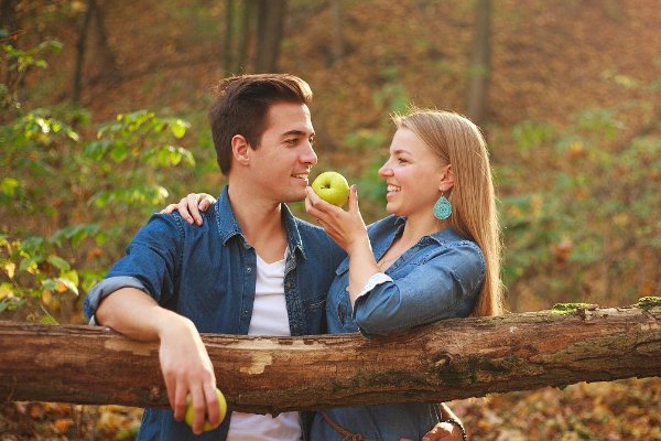 男人对你起生理反应的眼神表现