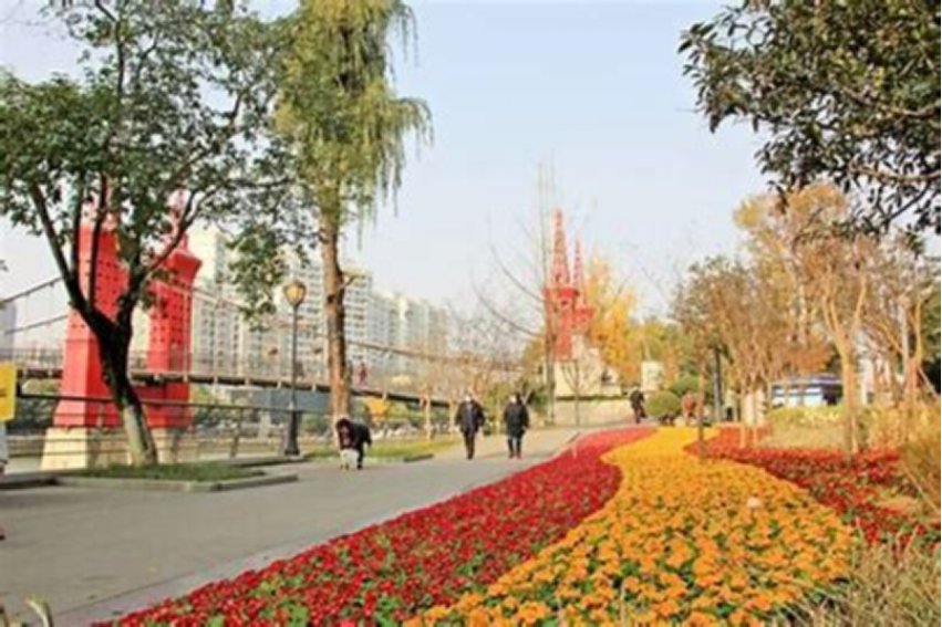 花花绿绿什么意思