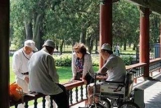 女警是怎样“教科书式”劝阻老人转账55万的？