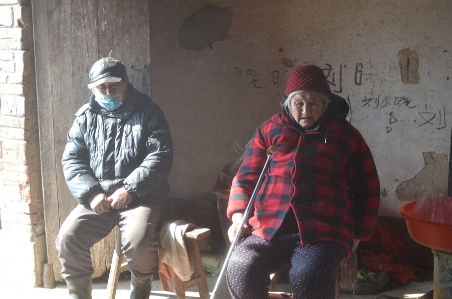 养女打工救绝症养父亲闺女为何只给1000元？